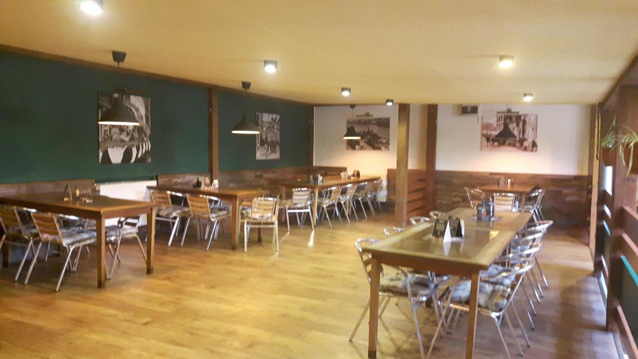 Victoria - Penzion & Restaurant Zvolen Exterior photo